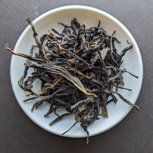 Da Wu Ye Dancong oolong leaves in a white dish